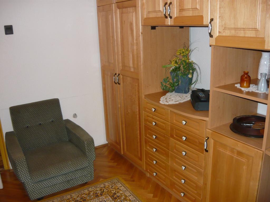 Appartement Kaman Pince à Alsópáhok Chambre photo