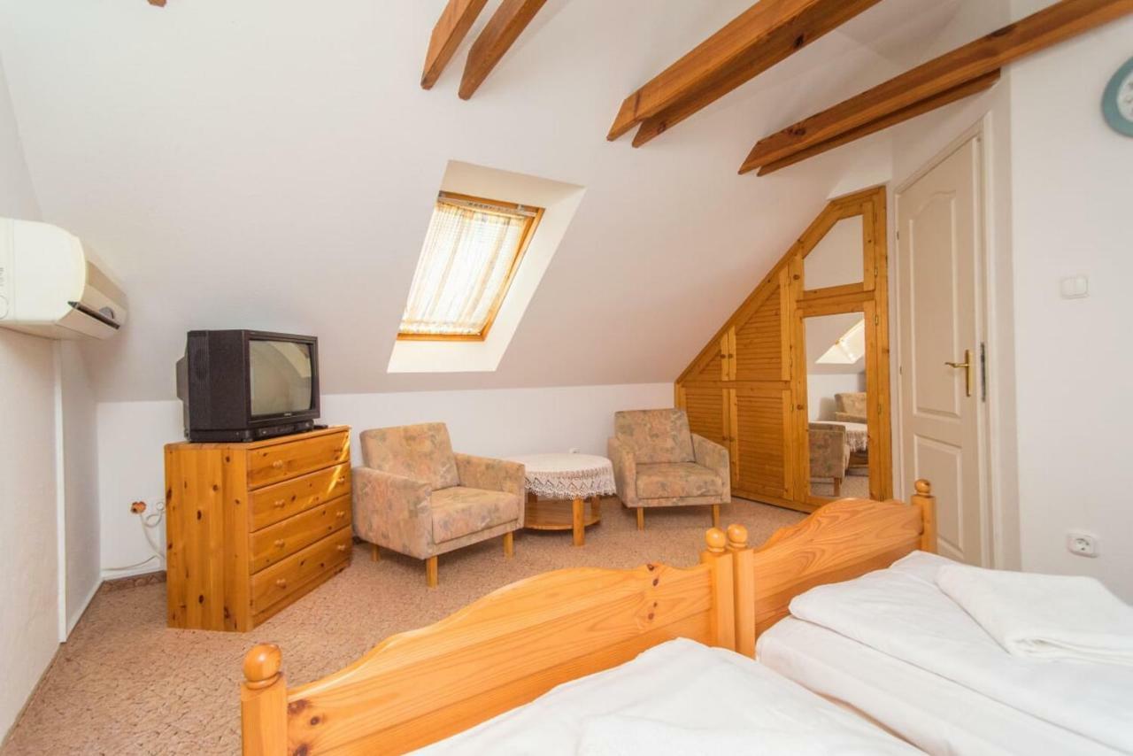 Appartement Kaman Pince à Alsópáhok Extérieur photo