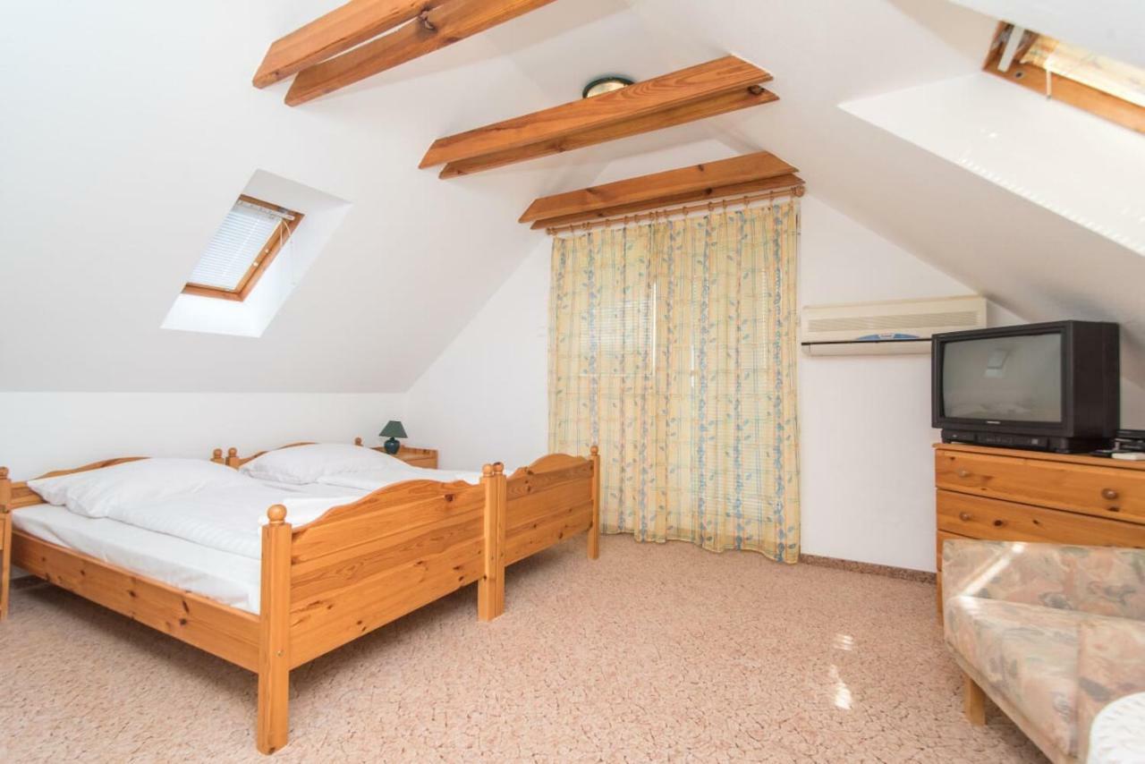 Appartement Kaman Pince à Alsópáhok Extérieur photo